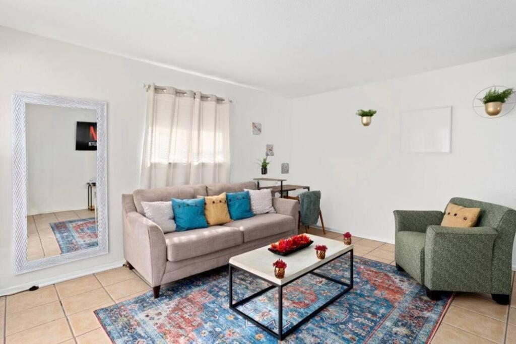 Holiday home Sat Airport, 4 Bdrms, Large Group, Wheelchair *